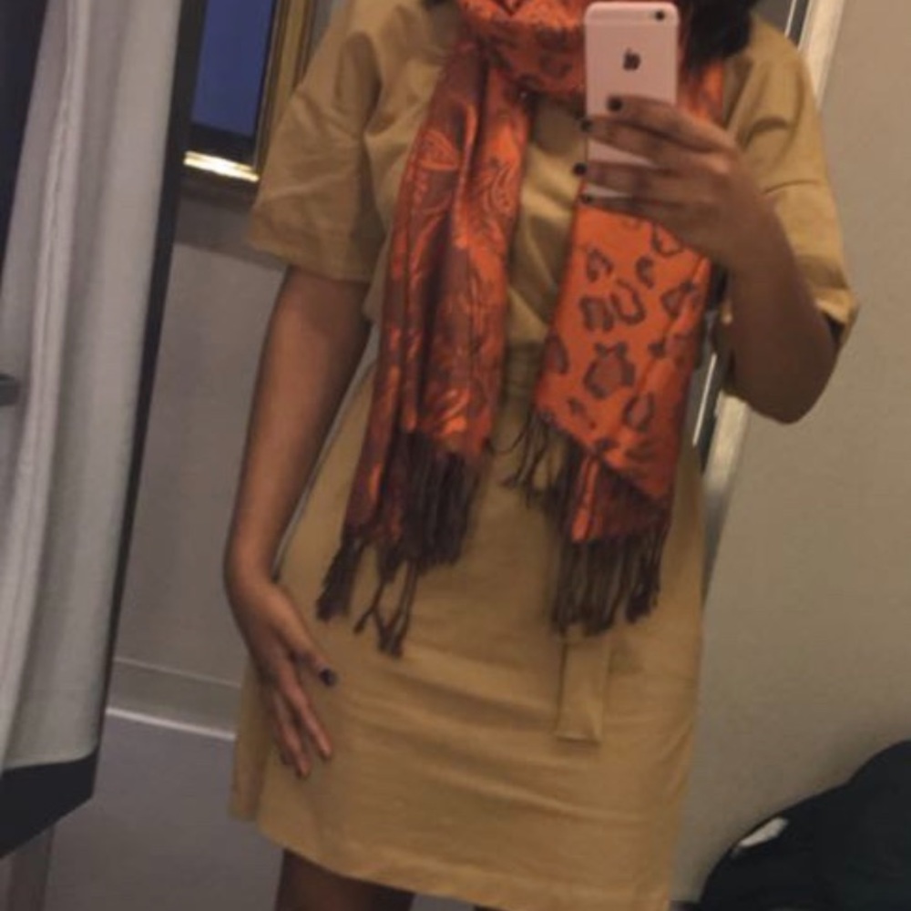 Knee- length dress